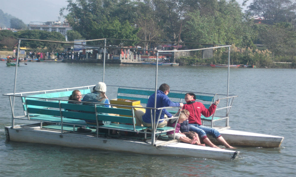 Boationg-on-phewa-lake